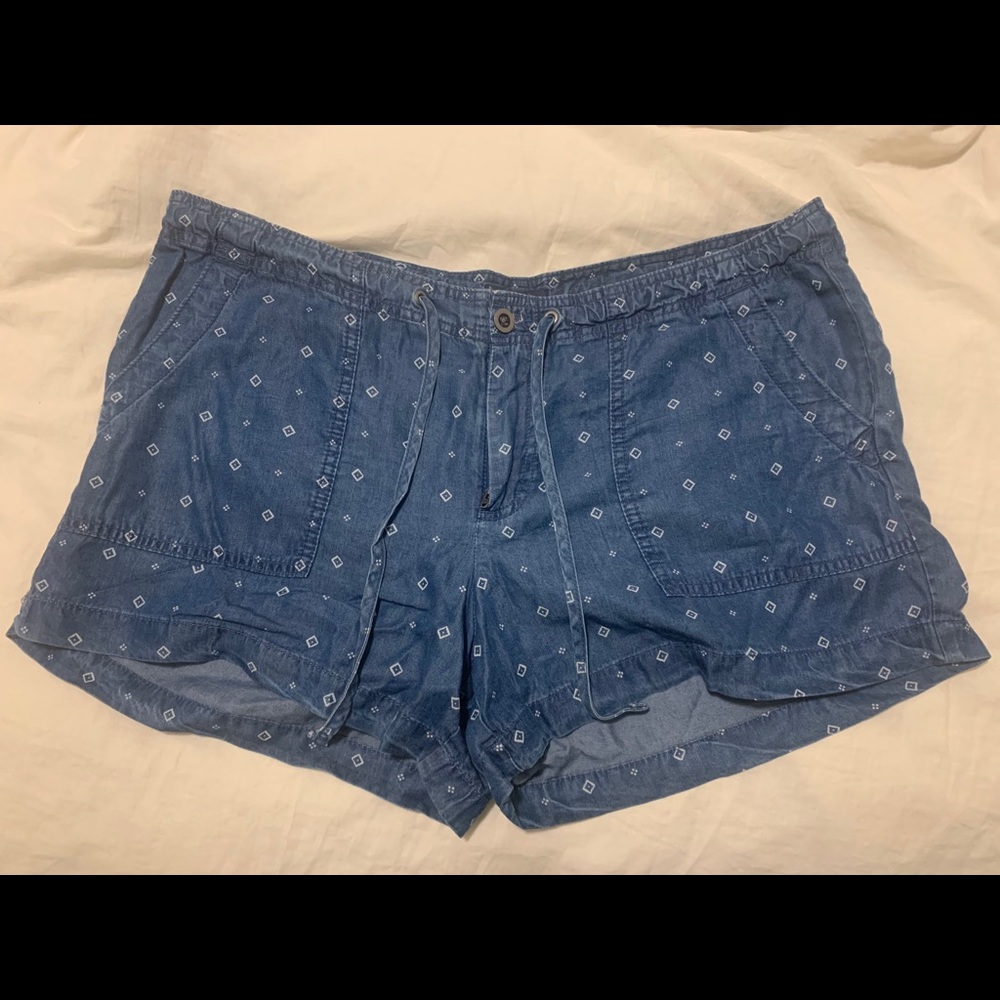Gap shorts with small pattern size 16